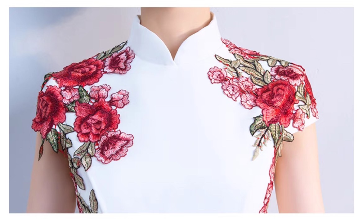 Pre-order กี่เพ้า แขนล้ำ ผ้าไหมจีน สีขาว ทอลายดอกไม้ ตัดเย็บอย่างดี