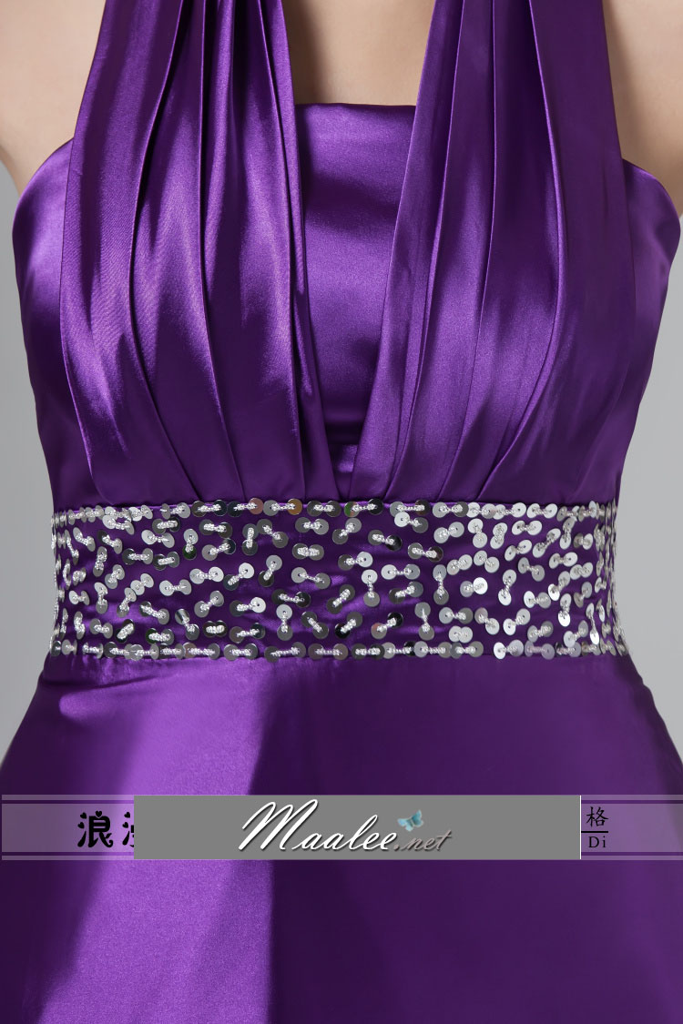 พร้อมเช่า ชุดราตรียาว เกาะอก แบบเก๋คล้องคอ สีม่วง กระโปรงทรงเอ ประดับเลื่อมช่วงเอว