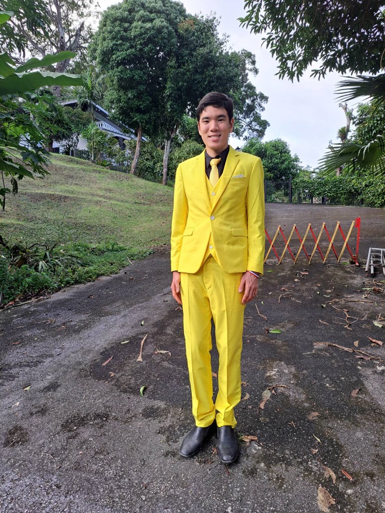 พร้อมเช่า ชุดสูทชาย สีเหลือง Bright Yellow 3-piece Suit พร้อมเสื้อกั๊ก