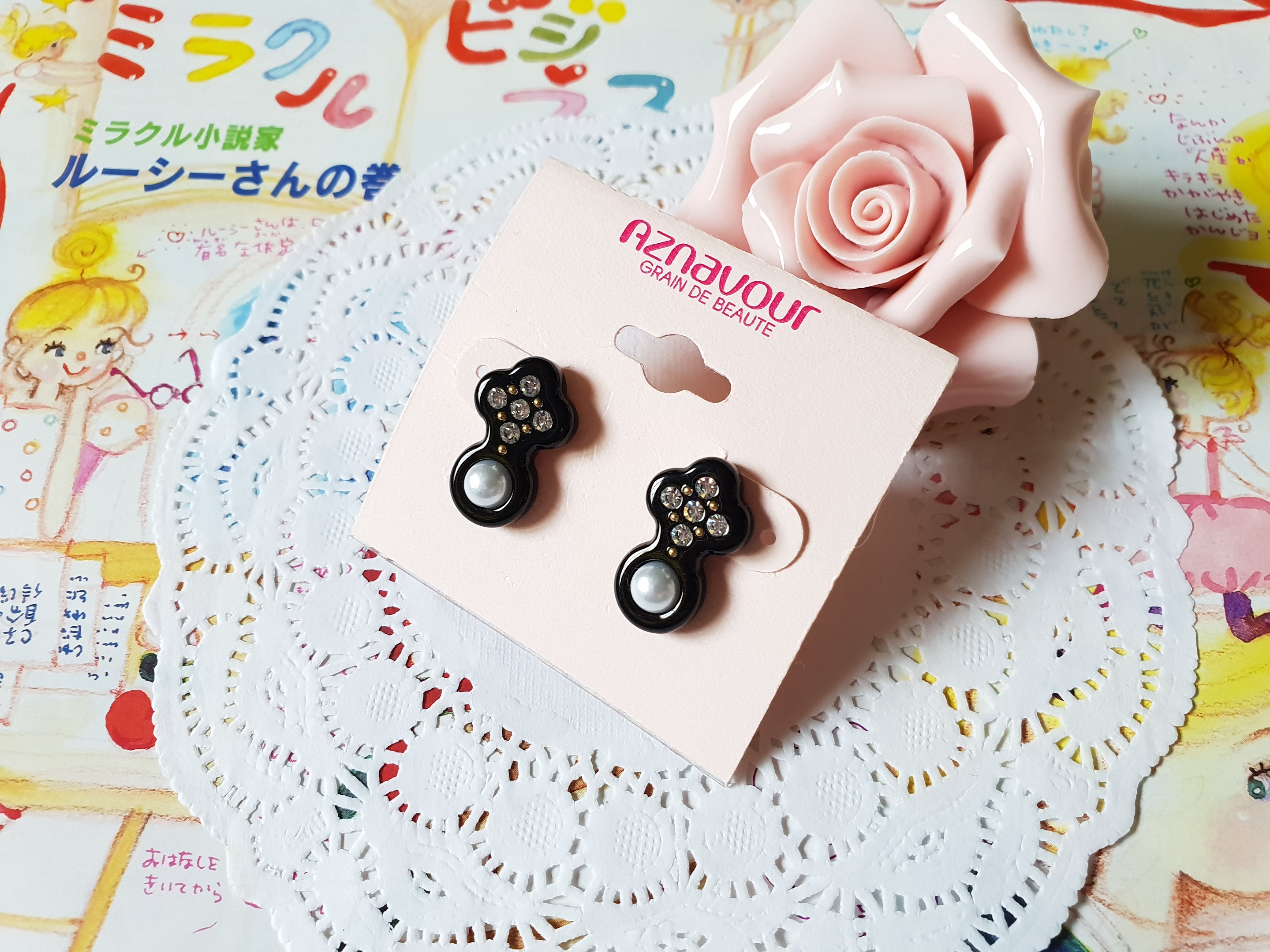 Aznavour ต่างหู, ตุ้มหู เซลลูโลส แต่งคริสตัลและมุก Swarovski ( Black )