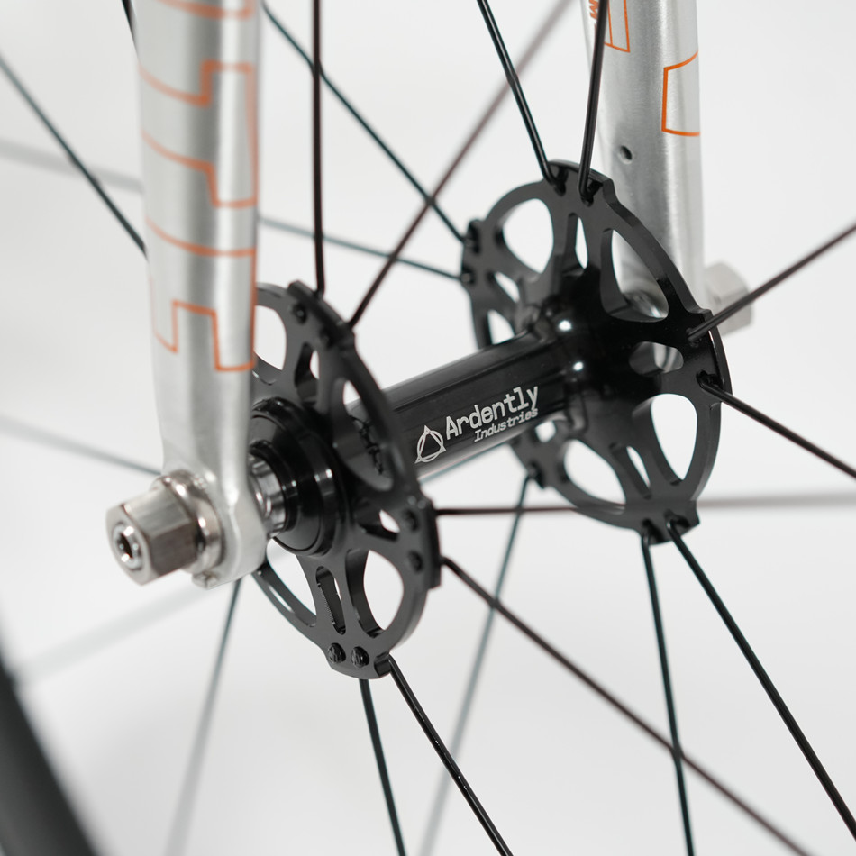 จักรยาน ARDENTLY ARENA LITE 6069 — Fixed Gear สนามแข่ง น้ำหนักเบา ปั่นแรง ดีไซน์สปอร์ตจัดเต็ม | โครงอลูมิเนียม 6069 | ล้อ 700C
