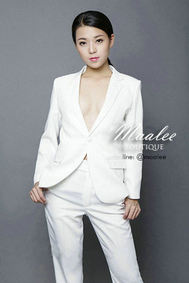 พร้อมเช่า สูทหญิง สูทสีขาว ทรงสลิม เข้ารูป