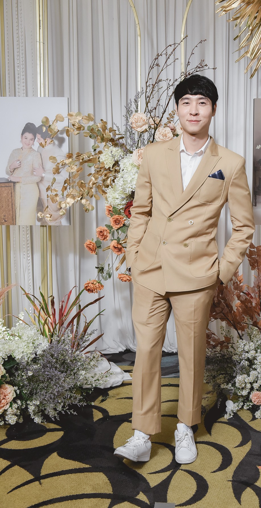 พร้อมเช่า ชุดสูทชาย สีน้ำตาลทอง กระดุม 2 แถว