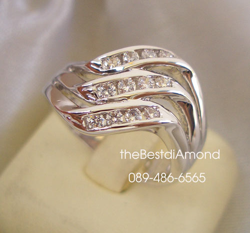 BR519RD+++แหวนแถว 3 แถว แบบเอียง+++สุดสวย Modern ดูดีมากๆๆ เพชรก็วิบๆ แบบจากร้านจิว เลยค่ะ ดูหรู มีรสนิยม แต่ไม่เวอร์เกินไป ใส่ได้ทุกโอกาส