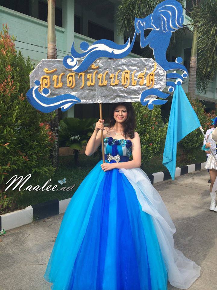 พร้อมเช่า ชุดแฟนซี ชุดราตรียาว สีฟ้า แบบเกาะอก แต่งดอกช่วงอก พร้อมเข็มขัด น่ารักมาก