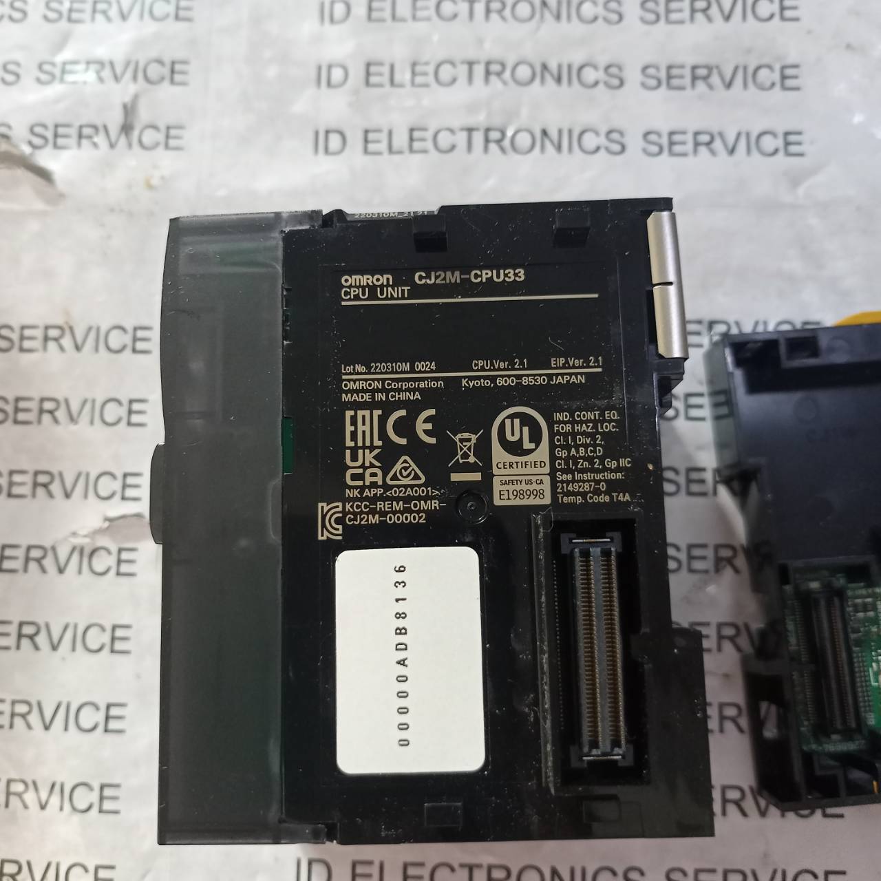 CJ2M-CPU33 PLC " OMRON "