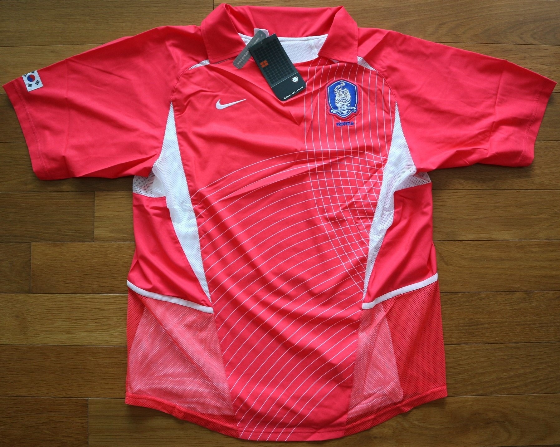 เสื้อฟุตบอล ทีมชาติเกาหลีใต้ Player Version (Cool Motion) ชุดเหย้า ชุดลุยศึกฟุตบอลโลก 2002 ใหม่ XL-Size / KOREA Football Shirt Player Version (Cool Motion) Home Kit World Cup 2002 Jersey NEW XL-Size