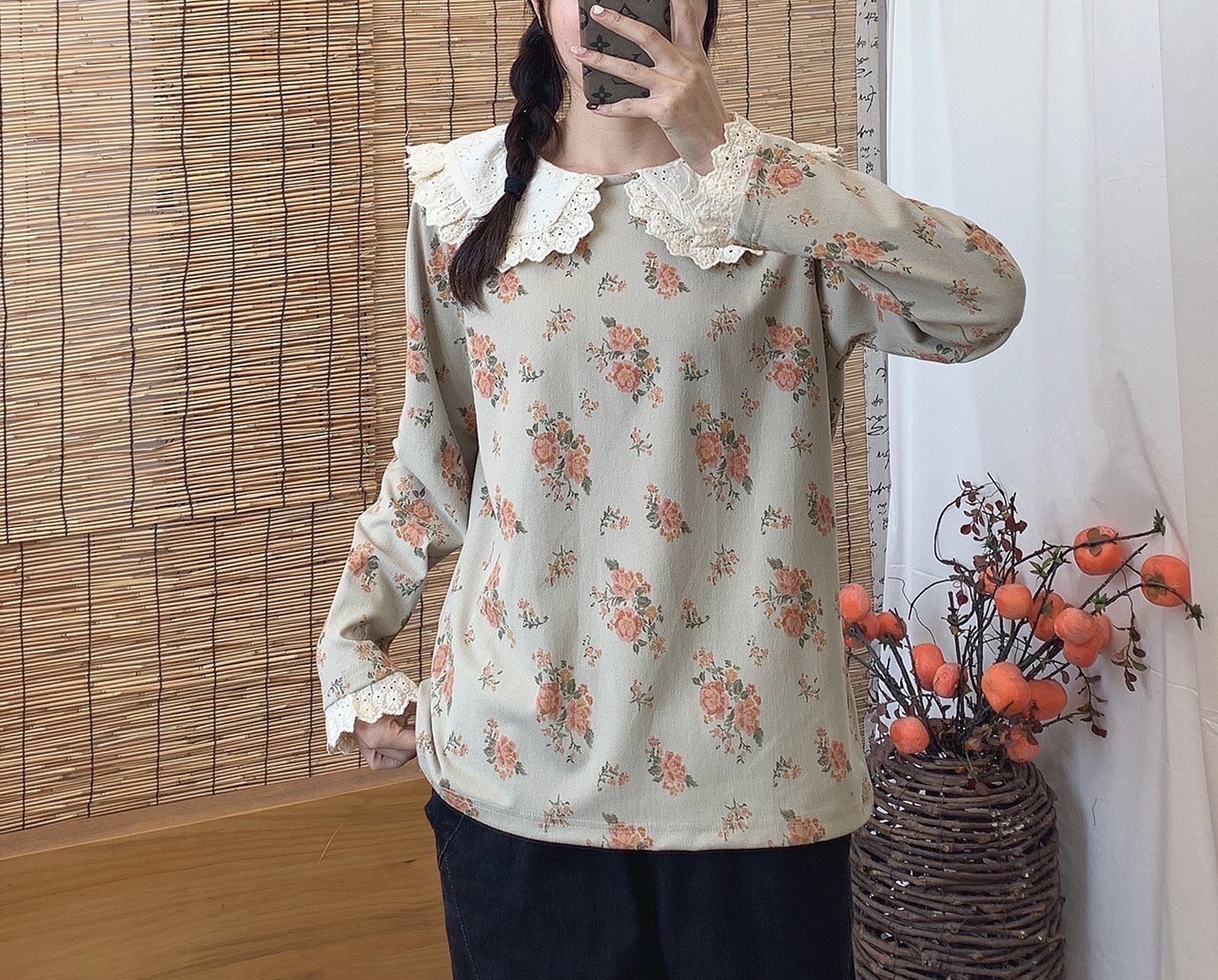 เสื้อยืดลายดอกไม้แต่งปกผ้าลูกไม้