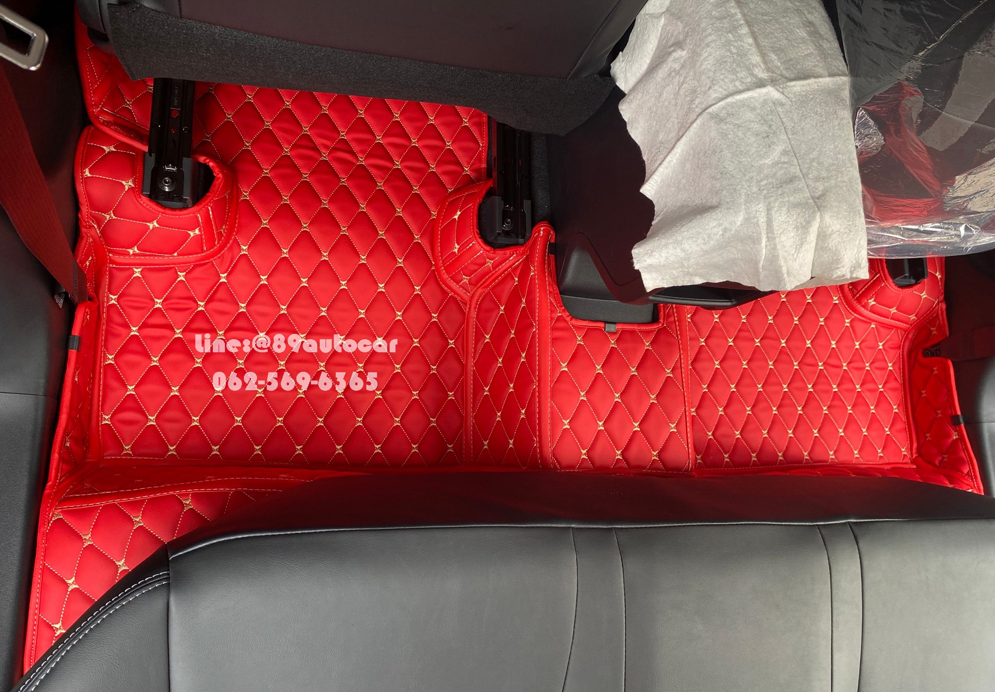 ตัดพรมรถยนต์ Toyota Yaris Ativ 2023 ปูพรมหกดี สีแดงสด เต็มคัน