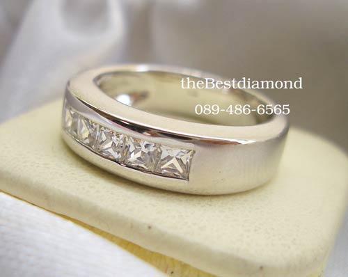 BR423RD-M+++ แหวนเพชรcz สี่เหลี่ยม ฝังแบบสอด+++ งานเหมือนร้านจิวเวลลี่เลยค่ะ งานเรียบร้อย สวยหรู ฝังแบบนี้ค่อนข้างยาก ใส่ได้ทั้งหญิงและชาย