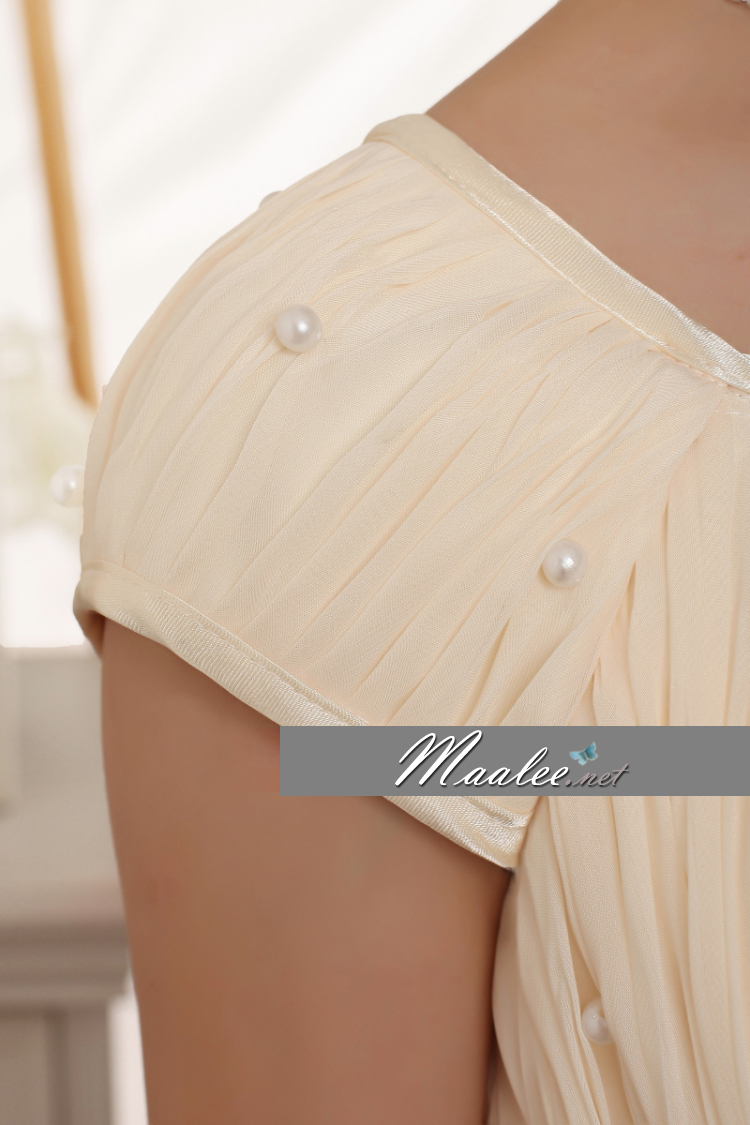 พร้อมเช่า ชุดราตรีสั้น แบบเรียบร้อย แขนสั้น จับเดรปหน้าอก ปักมุก แต่งโบว์ที่เอว สีครีม