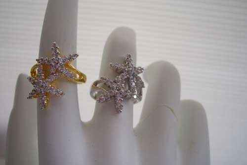 BR614+++แหวนเพชร ปลาดาว+++ แหวนเพชร cz ดีไซน์รูปปลาดาว เปรี้ยว เฉี่ยว นำสมัยมากๆๆ ใส่สวยทุกๆนิ้วเลยค่ะ เพชรวิ๊งๆๆ ดูไฮโซมาก