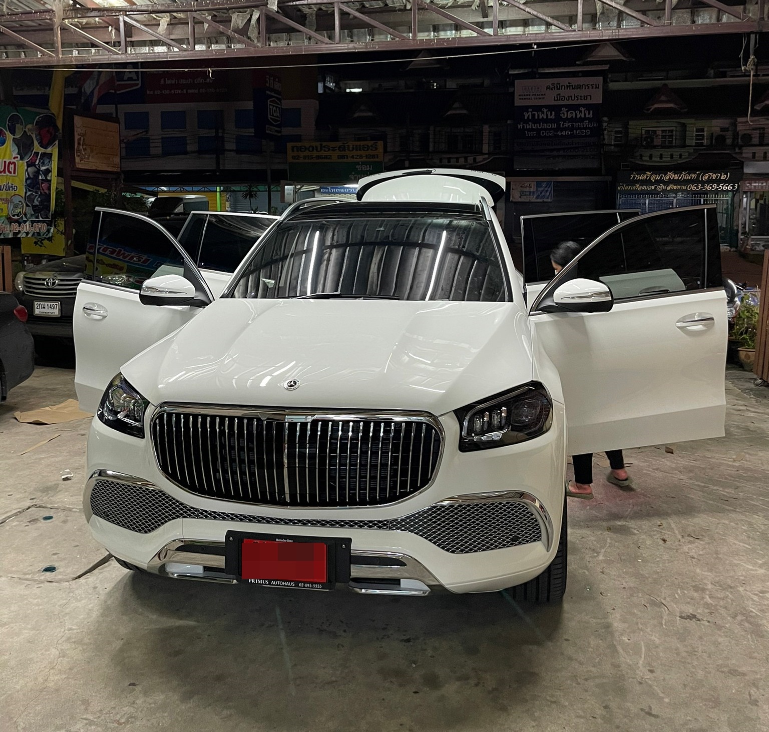 พรมรถยนต์ Benz GLS350d ปูพรม6D สีแดงไวน์ เต็มคัน