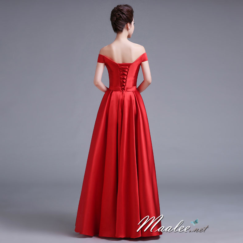 พร้อมเช่า ชุดราตรียาว แบบปาดไหล่ ผ้าไหมดัชเชส แต่งโบว์ช่วงเอว สีแดง (เชือกผูกหลัง)