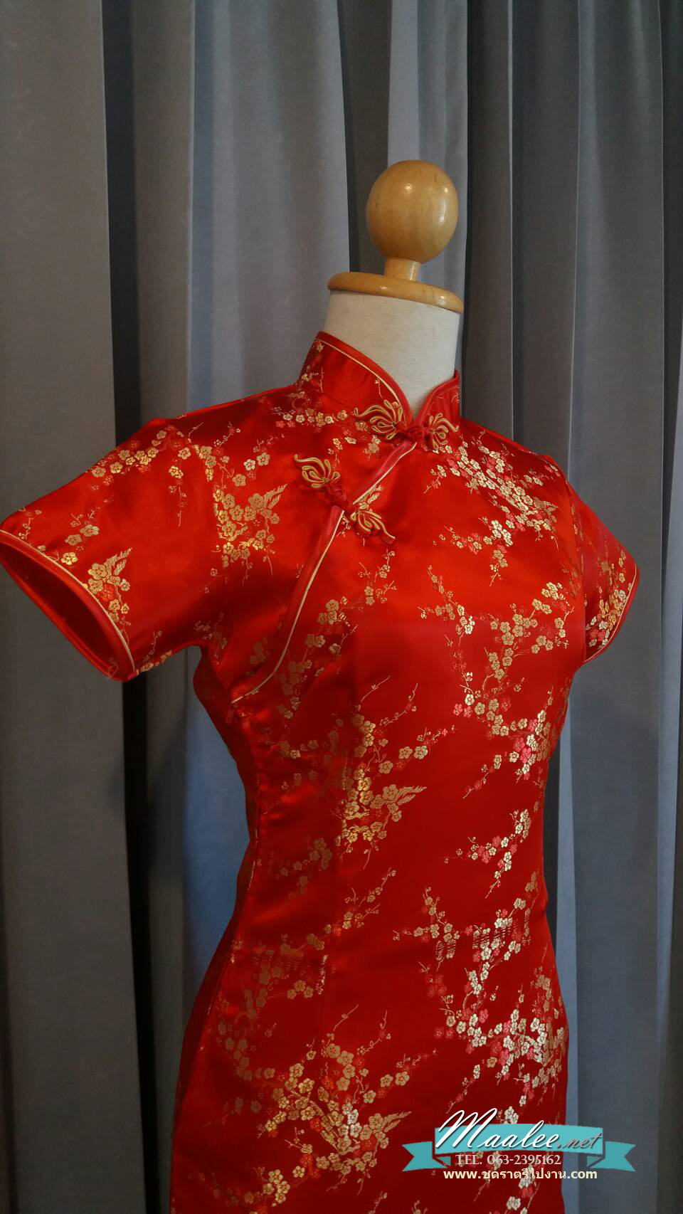 พร้อมส่ง กี่เพ้า สีแดง ลายดอกบ๊วย Cherry Blossom ผ้าไหมจีน กุ๊นขอบ ตัดเย็บอย่างดี (M,2XL,6XL)