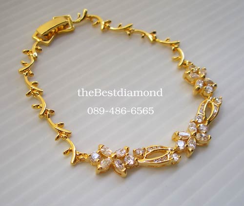 BC015===สร้อยข้อมือเพชร 3 flowers=== ดีไซน์น่ารักๆ เป็นรูปดอกไม้ 3 ดอก ที่ออกแบบได้ลงตัว งานเหมือนจริงสุดๆ ไม่เวอร์มาก หรูหราพอสมควร เพชรสวยมากค่ะ