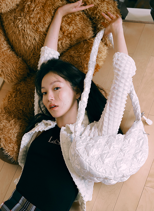 PRE. กระเป๋า #Carlyn Bag รุ่น Cozy Glow (ของแท้ 100%) - รอนำเข้า 14-25 วัน -