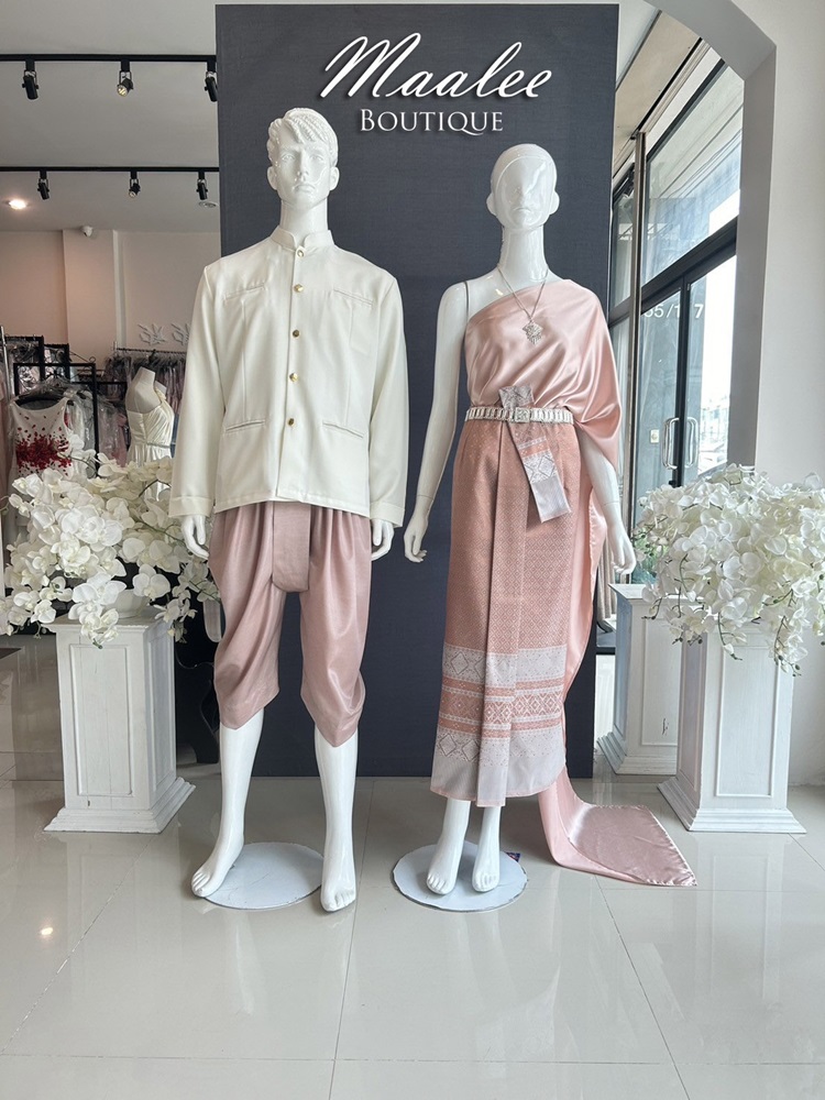 เช่า ชุดไทย ชุดเพื่อนเจ้าสาว ชุดไทยผ้าถุงสีเทาส้มเงิน สไบสีชมพูนู้ด