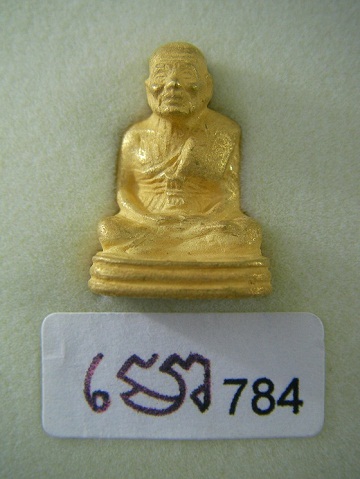 หลวงพ่อทวด เบตง3 องค์ทองคำกลาง รุ่นปฏิสังขรณ์สองพระมหาธาตุเจดีย์ โค๊ตโม no.784 เก็บได้เก็บเลยครับรุ่นนี้ ** พระดี มีอนาคต