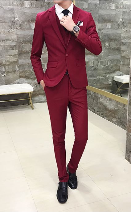 พร้อมเช่า ชุดสูทชาย สีไวน์แดง เข้ารูป พร้อมเสื้อกั๊ก