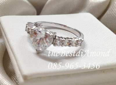 BR427RD++แหวนเพชรCZ รูปหัวใจ มีบ่าข้างแบบทันสมัย ดูดี intrend มากๆๆ แบบออกมาจากร้านจิวเวลลี่เลย เพชรสวยวิ๊งๆ ใส่ติดนิ้วได้เลยค่ะ สวยสุดๆ