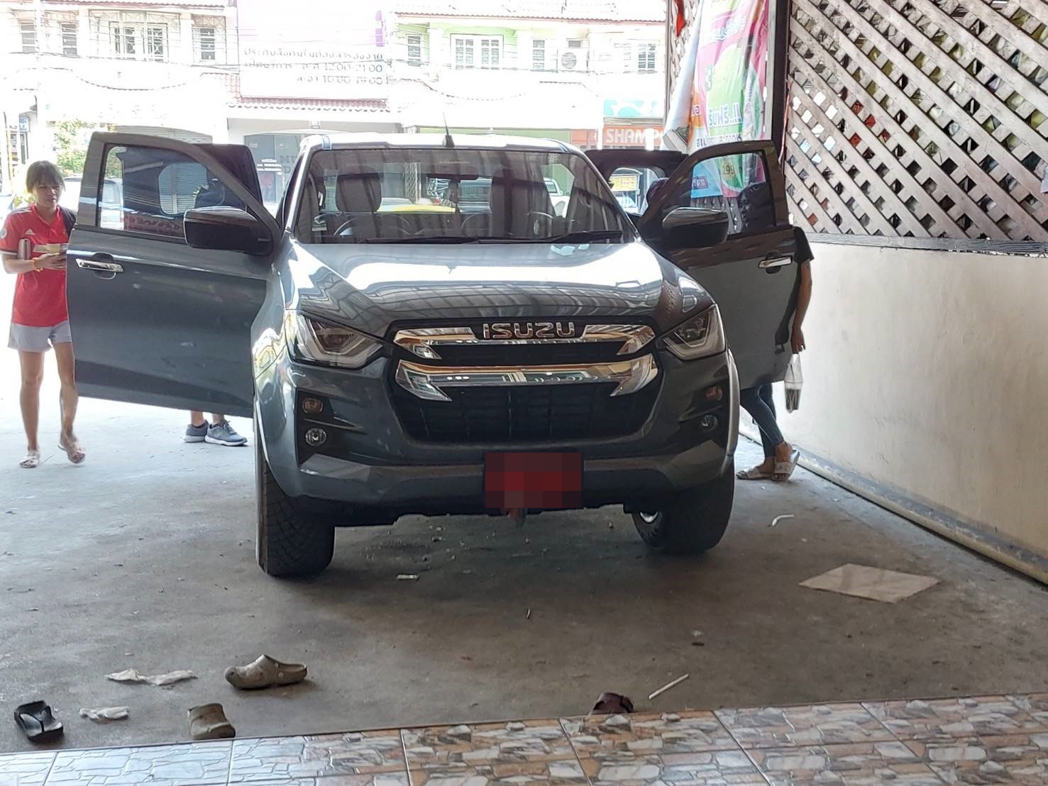 พรม6ดี ปูพื้นรถยนต์ All New Isuzu D-Max Cab 2020 เข้ารูป