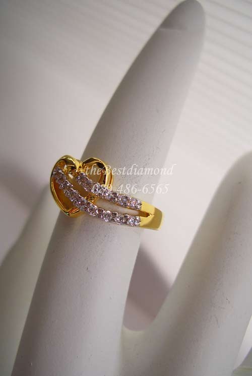 BR707+++แหวนหัวใจ สอดรัก +++แหวนน่ารักๆๆ กรอบเป็นรูปหัวใจ ทำเก๋ ด้วยเส้นเพชร 2 เส้น คล้องเข้าไป งานน่ารัก ดีไซน์สวย ใส่ติดนิ้วได้เลย ไม่เวอร์ แต่ดูดี