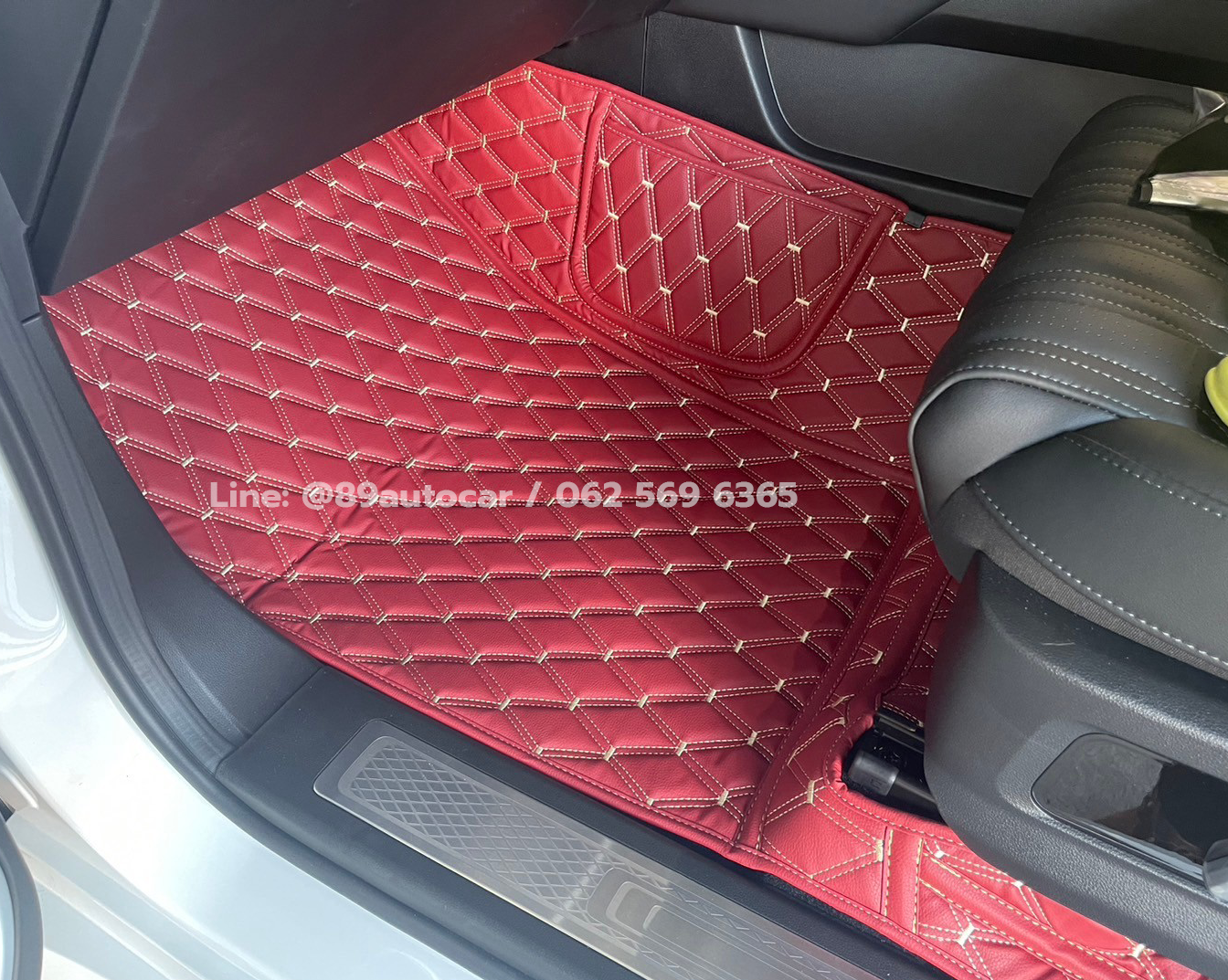 พรมปูพื้นรถยนต์ Tank500 ปูพรมVVIP สีแดงไวน์ด้ายทอง เต็มคัน