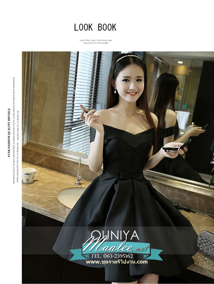พร้อมเช่า ชุดราตรีสั้น แบบไหล่ปาด สไตล์วินเทจผ้าไหมดัชเชส กระโปรงทรง แต่งเม็ดกระดุม&โบว์ สีดำ (เชือกผูกหลัง)