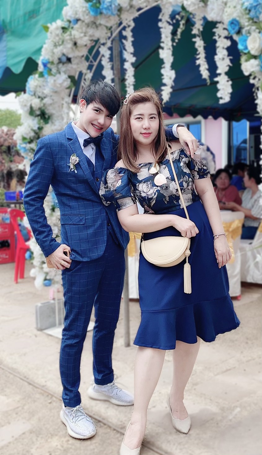 พร้อมเช่า ชุดสูทชาย สีน้ำเงิน ลายตาราง ทรงเข้ารูป สไตล์เกาหลี พร้อมเสื้อกั๊ก