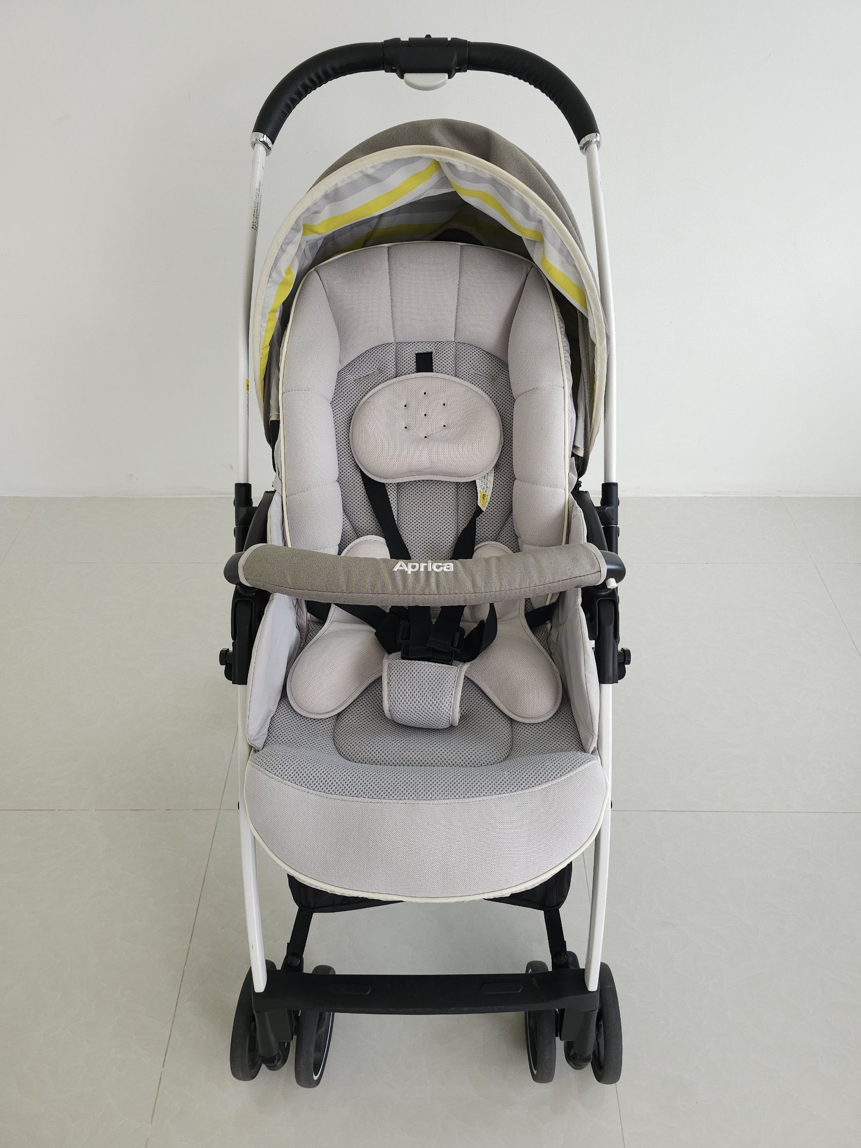 Aprica Luxuna Sofa Cushion สีเทา