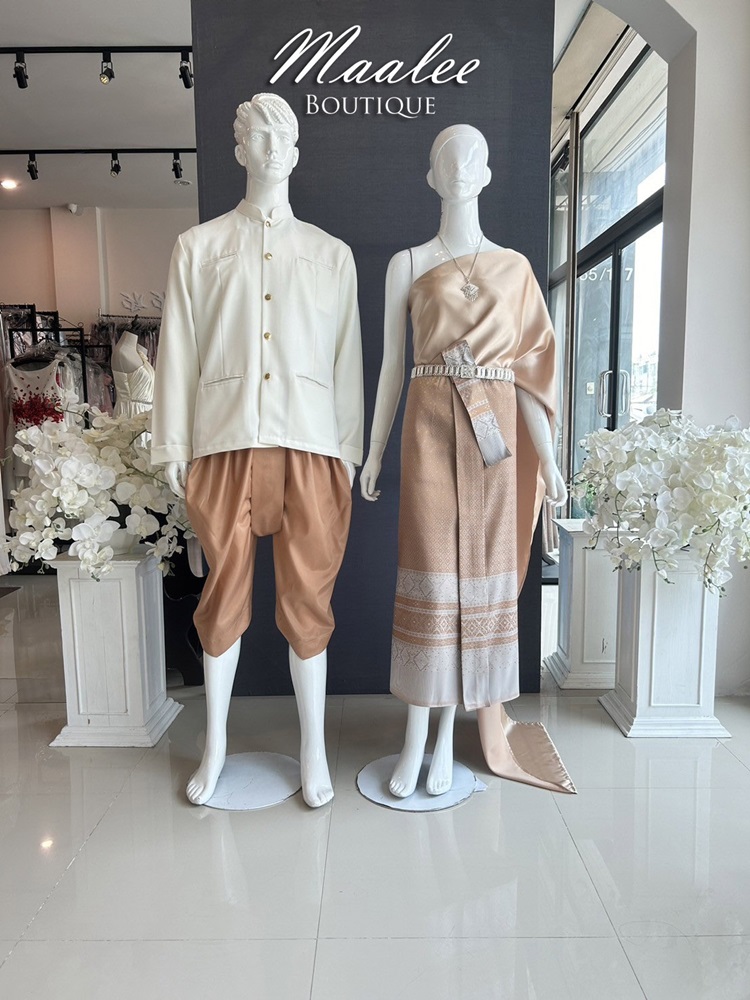 เช่า ชุดไทย ชุดเพื่อนเจ้าสาว ชุดไทยผ้าถุงสีเทาชาเงิน สไบสีทองแชมเปญ