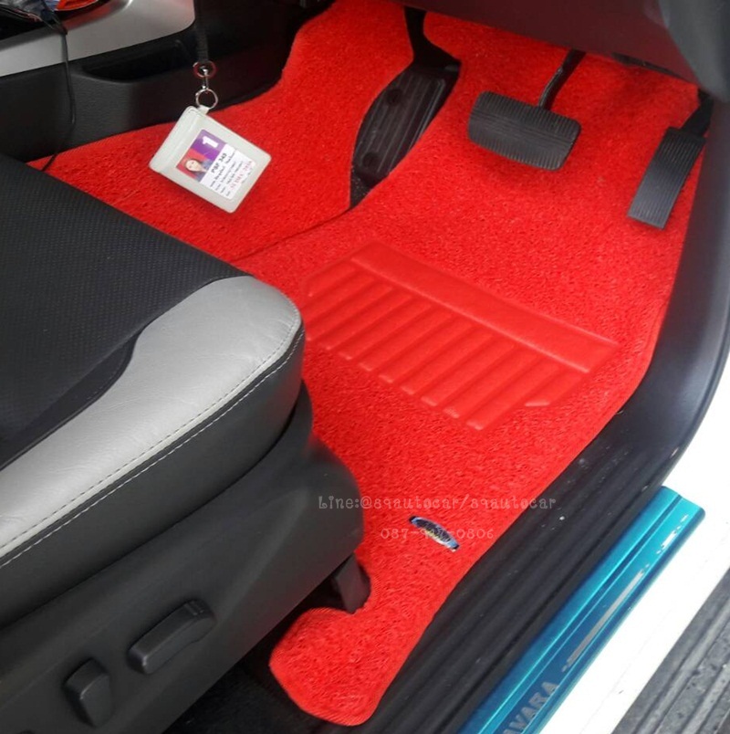 พรมดักฝุ่นไวนิล Nissan Navara 4 ประตู ไวนิลสีแดงขอบแดง