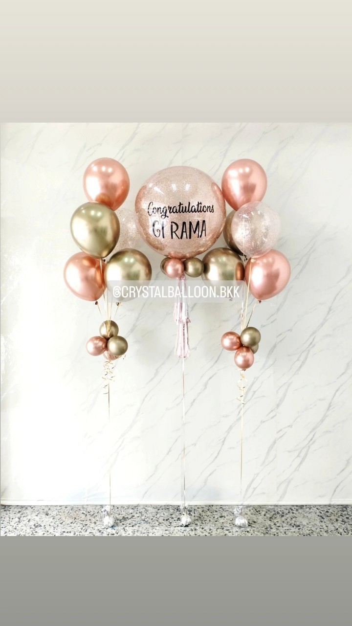 ลูกโป่ง รับปริญญา Bubble ขนาด 24" กลิตเตอร์สีโรสโกล 1 ลูก พร้อม ช่อลูกโป่งสีโครเมี่ยม ช่อ 5 ลูก 2 ช่อ Theme สีโรสโกลโครเมี่ยม-คามีเลียโครเมี่ยม พร้อมตกแต่ง สามารถเปลี่ยนสีลูกโป่ง/เปลี่ยนข้อความ/เปลี่ยนขนาดได้