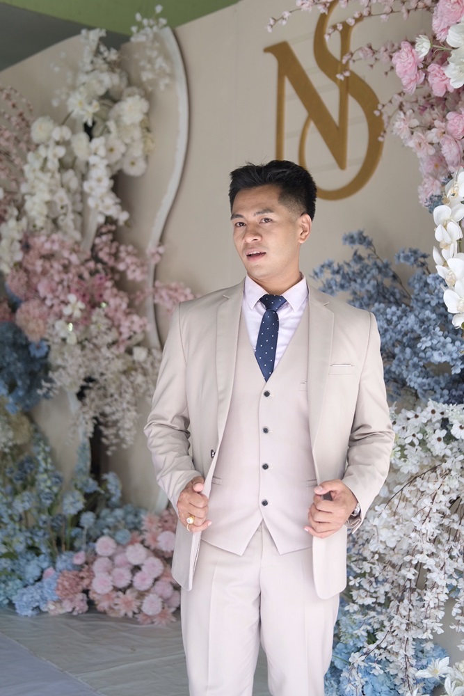 พร้อมเช่า ชุดสูทชาย สีเบจ คลาสสิก รุ่นกระดุมเดียว (พร้อมเสื้อกั๊ก)