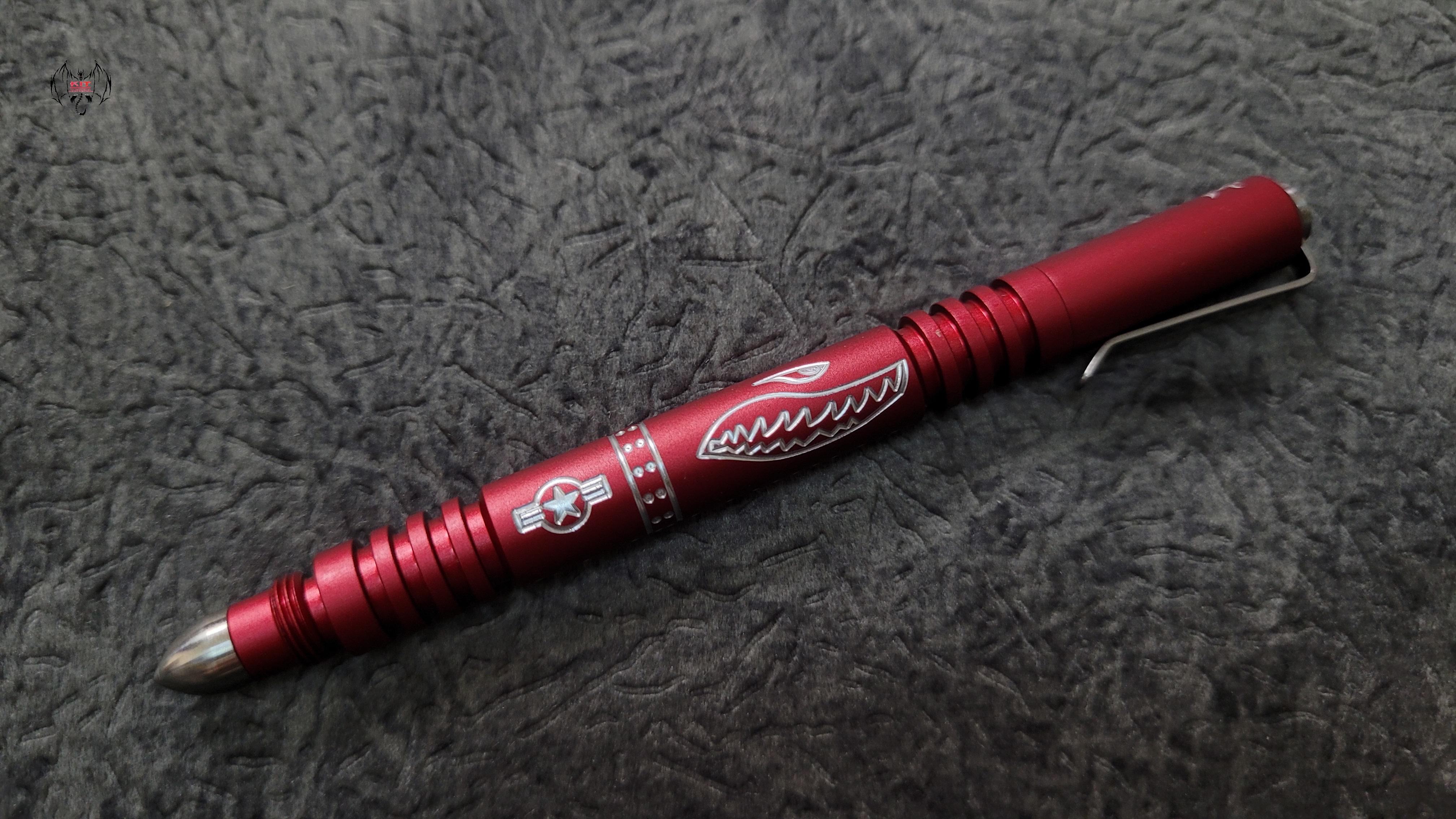 Hinderer Investigator Pen - Warthog - Red Anodized Aluminum