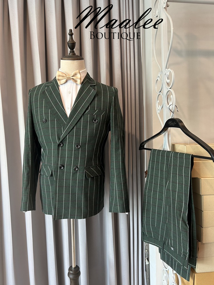 พร้อมเช่า ชุดสูทชาย สีเขียว ลายทางเก๋ๆ (พร้อมเสื้อกั๊ก)