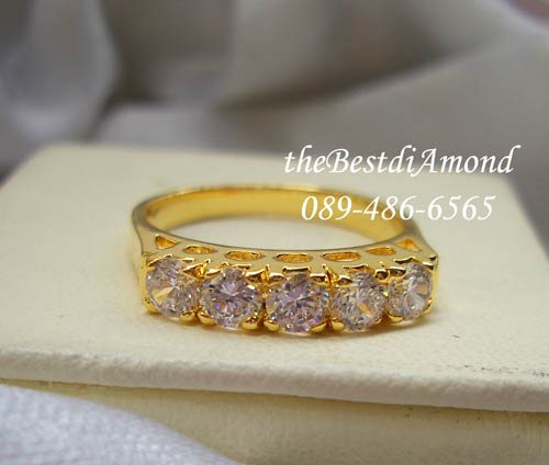 BR964+++แหวนแถวหนามเตย 5 เม็ด+++แหวนแถวแบบยอดนิยม ทุกยุคทุกสมัย ฝังแบบหนามเตย เป็นแหวนแถวแบบเรียบๆแต่ดูดี ขนาดเพชร 12 ตัง