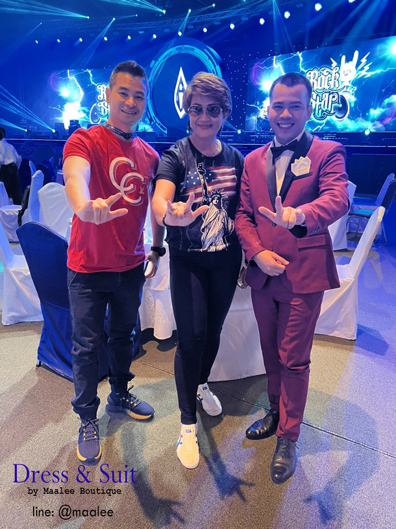 พร้อมเช่า ชุดสูททักซิโด้ สีเบอร์กันดี ปกกล้วย Tuxedo Suit with Shawl Collars (พร้อมเสื้อกั๊ก)