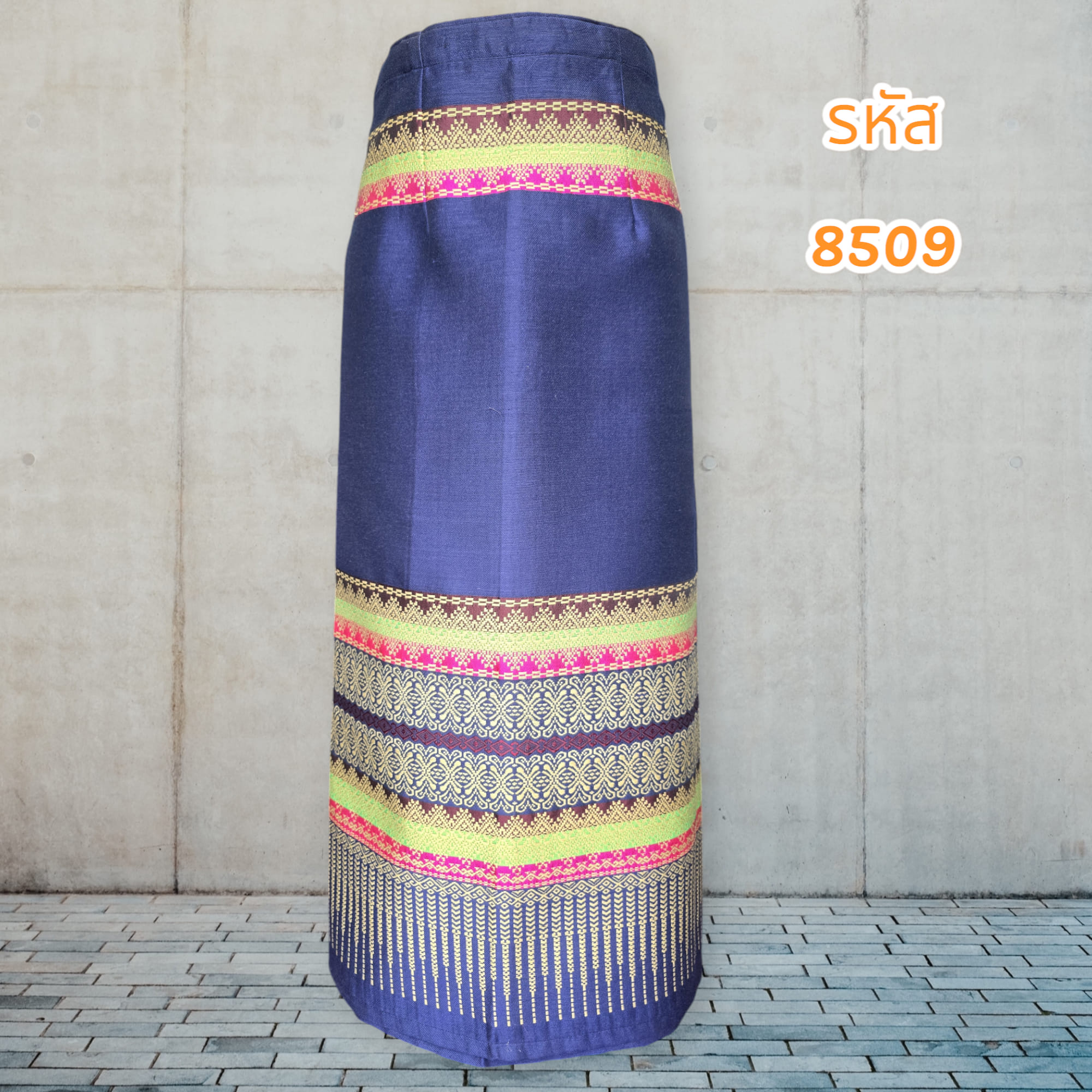 ผ้าถุงผ้าฝ้ายทอลายเย็บสำเร็จแบบป้ายติดตะขอสีน้ำเงิน
