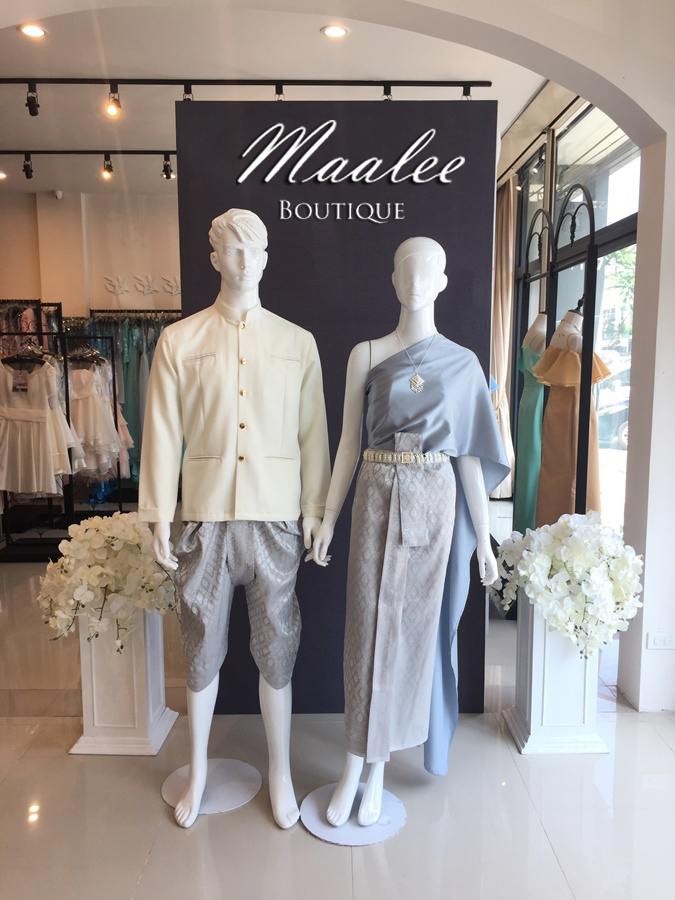 เช่า ชุดไทย ชุดเพื่อนเจ้าสาว ชุดไทยผ้าถุงสีเทาเงิน สไบเรียบ สีเทาเงิน