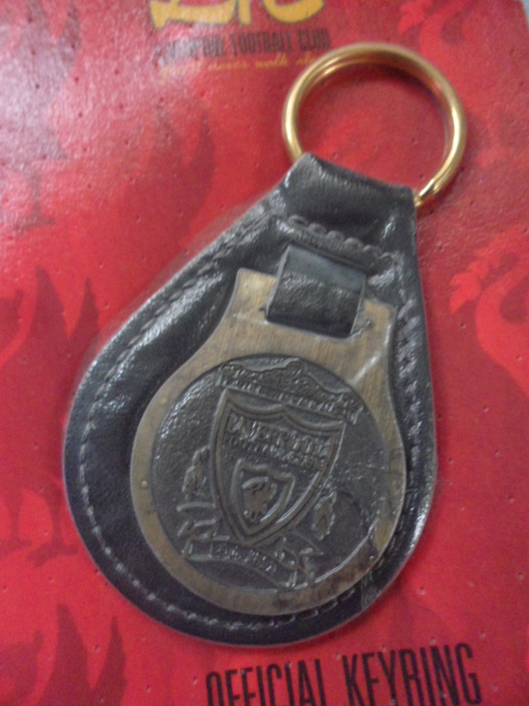 พวงกุญแจ ฟุตบอล สโมสรลิเวอร์พูล - ตราสโมสร LFC โลหะและแผ่นรองหนัง ใหม่ / LIVERPOOL Football Club Key Ring - LFC Logo METAL&LEATHER NEW