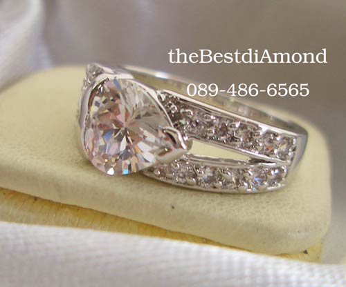 BR523RD+++แหวน Middle of love+++แหวนเพชรรูปหัวใจ วางแบบขวาง ประกบด้วยเพชรแถว 2 แถว ดูทันสมัยมากๆ เพชรเล่นไฟวิ๊งๆมากเลยค่ะ