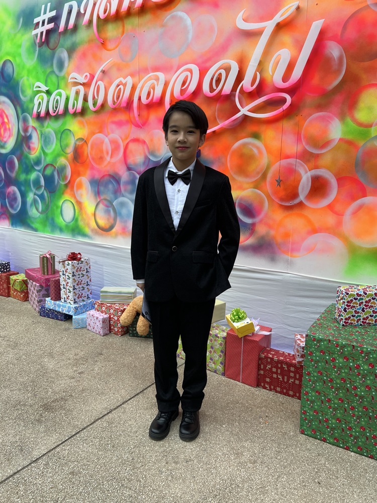 พร้อมเช่า ชุดสูทเด็กชาย สีดำ เนื้อกากเพชร แบบหรูหรา **พร้อมเช่า 120,130,140,150,160,170**