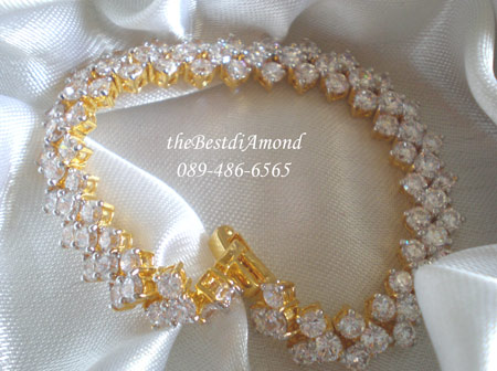 CL005+++สร้อยข้อมือเพชรรอบtriangle+++สวยสุดๆๆ เพชรทั้งเส้น เล่นไฟระยิบระยับ วิ๊งๆๆเลยค่ะ ดีไซน์ก็สุดยอดค่ะ ดูไฮโซมากๆๆ เหมือนจริงสุดๆ