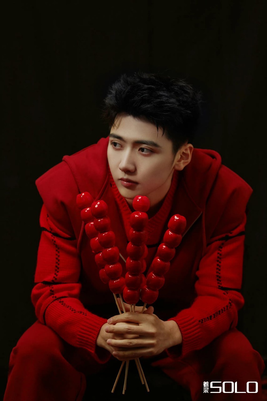 นิตยสาร 着录 SOLO 2023 เยียนสวี่เจีย +โพลารอยด์ 5 ใบ