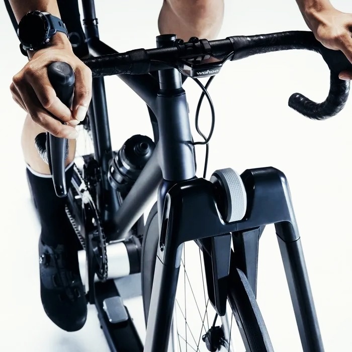 WAHOO KICKR ROLLR SMART TRAINER เทรนเนอร์โรลเลอร์แบบ dual-roller ที่ให้ความรู้สึกขี่จริง รองรับการปรับแรงต้านผ่านแอป ใช้งานกับ Zwift, SYSTM และรองรับ Power Meter