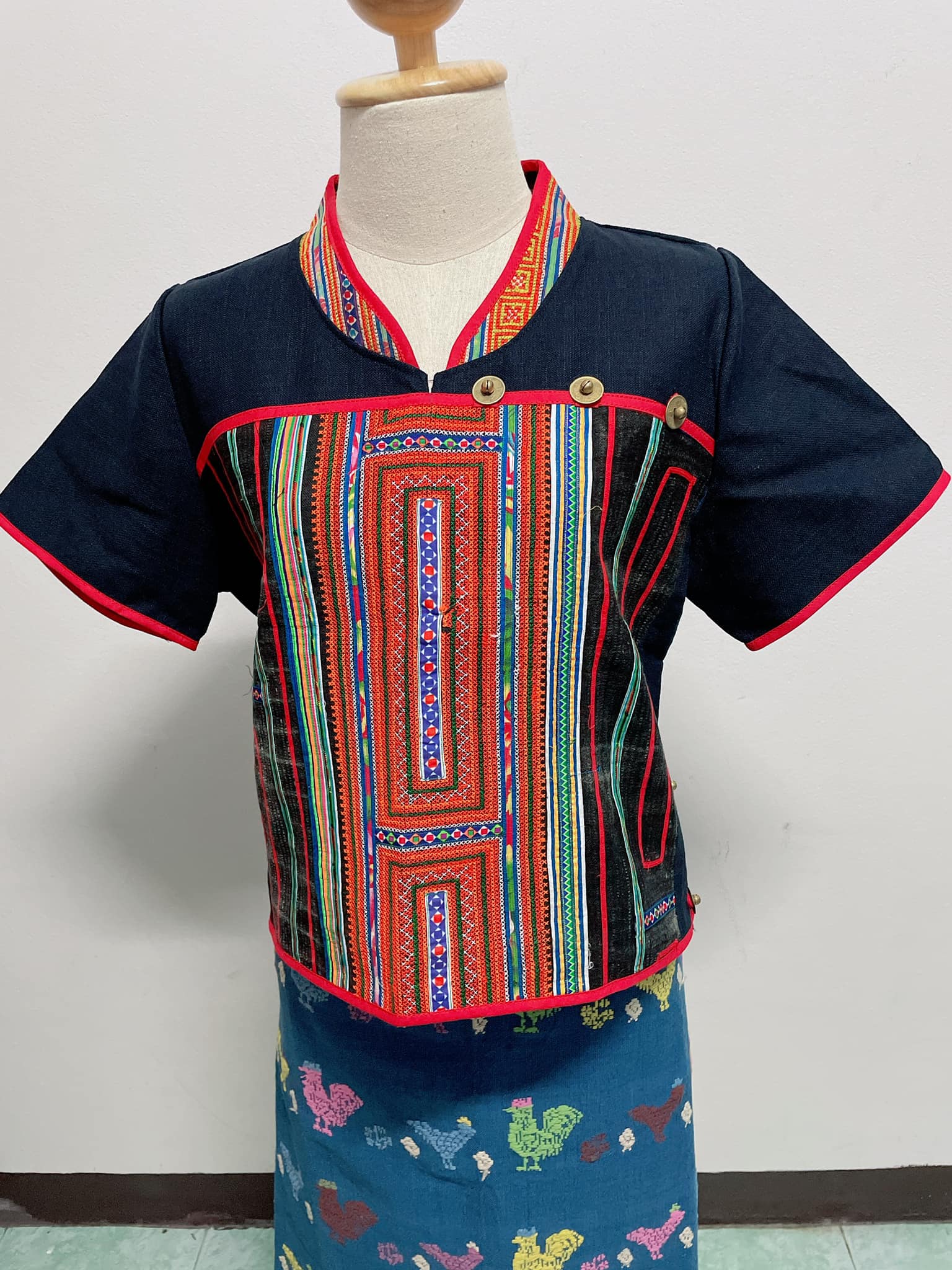 เสื้อผ้าลินินแขนสั้นคอจีนพื้นเมืองเหนืออัดผ้ากาว