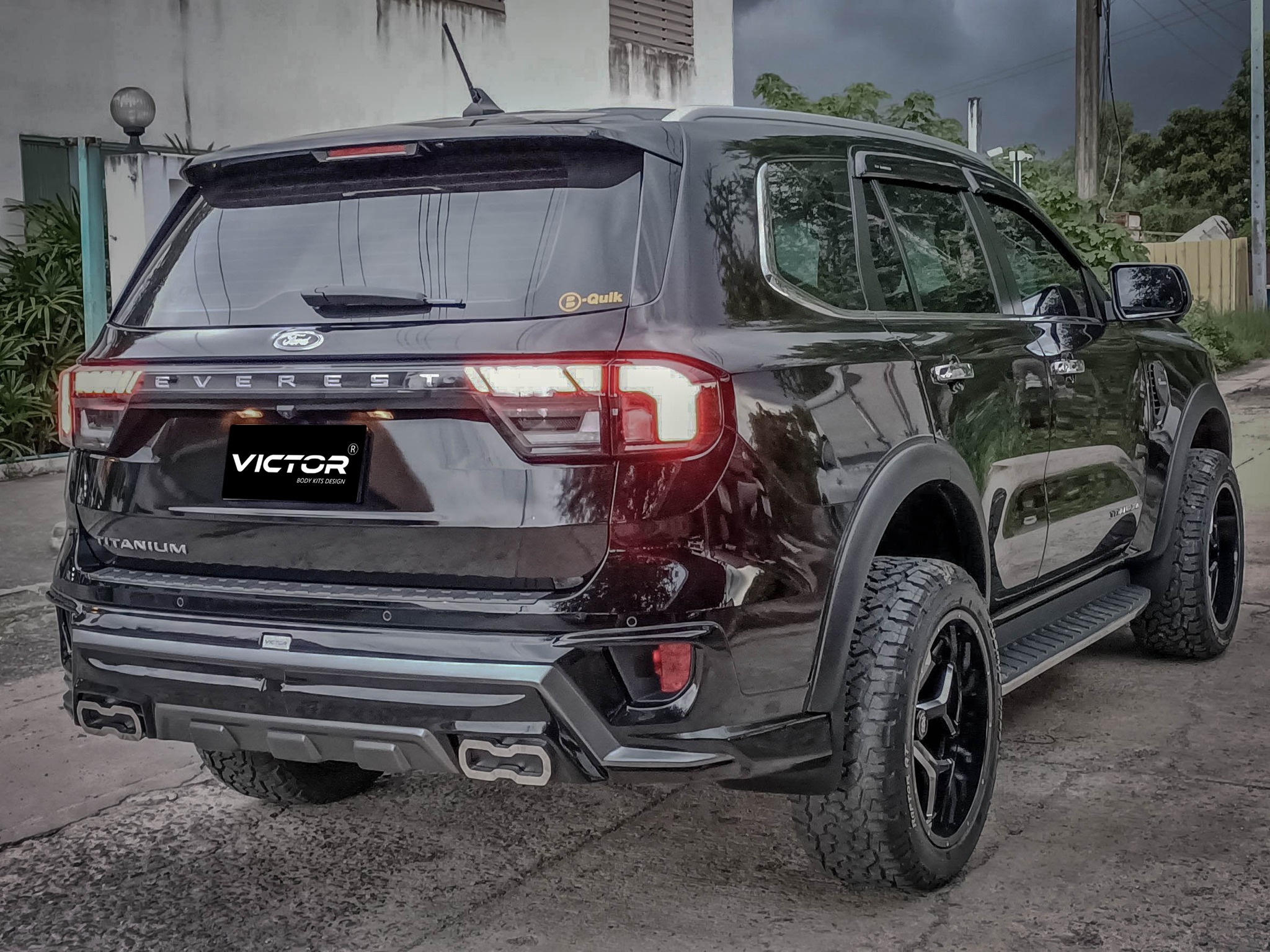 ชุดแต่ง VICTOR V1 : EVEREST 2023