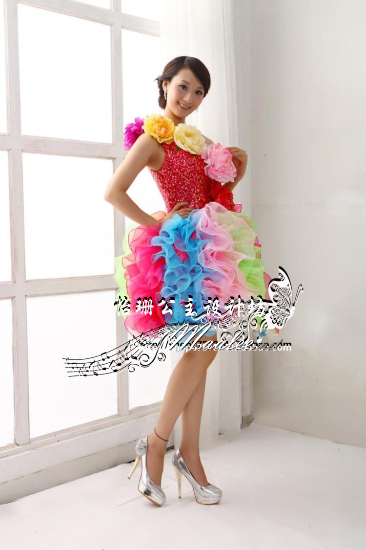 พร้อมเช่า ชุดแฟนซีสั้น ชุดราตรี ไหล่เฉียง สีรุ้ง กระโปรงระบายฟูสวย ฟรุ้งฟริ้ง